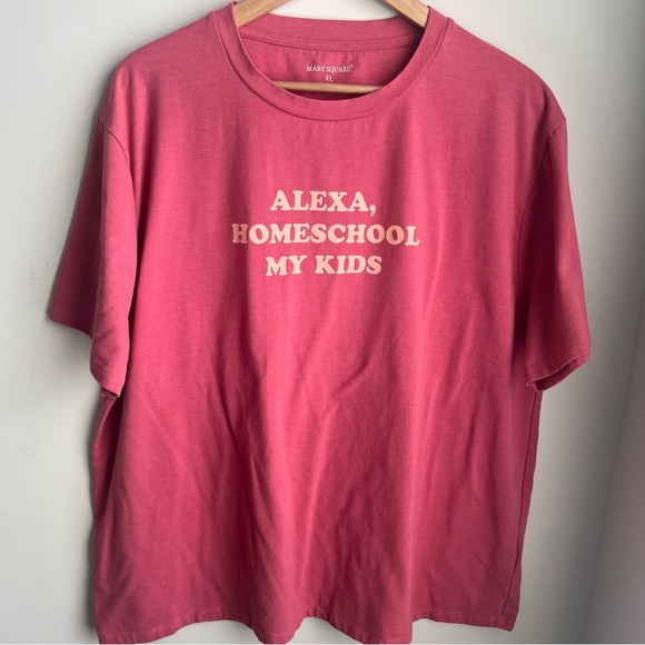 Bundle of 2 Women’s Graphic T-Shirts - XL - Picture 6 of 10